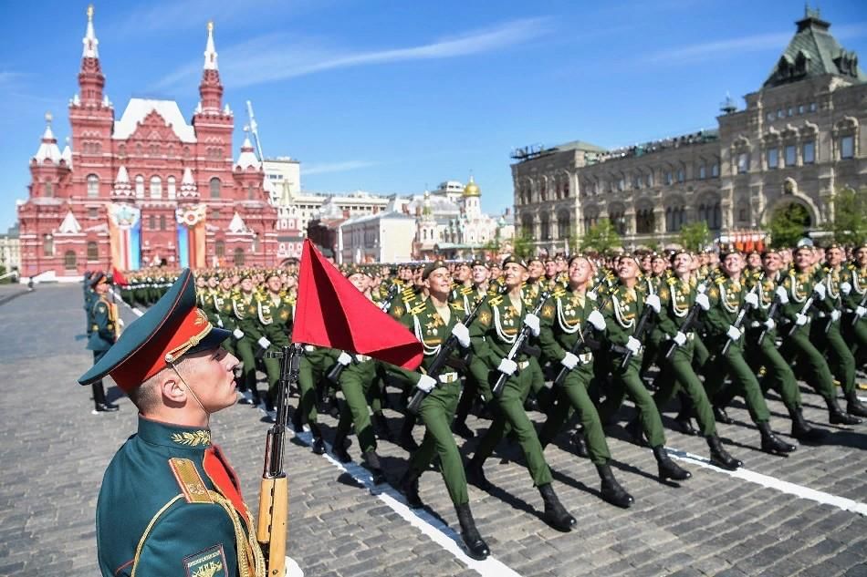 Проведение парада. Военная служба красная площадь. Преображенский полк на красной площади. Полки на красной площади. Порядок проведения парада Победы.