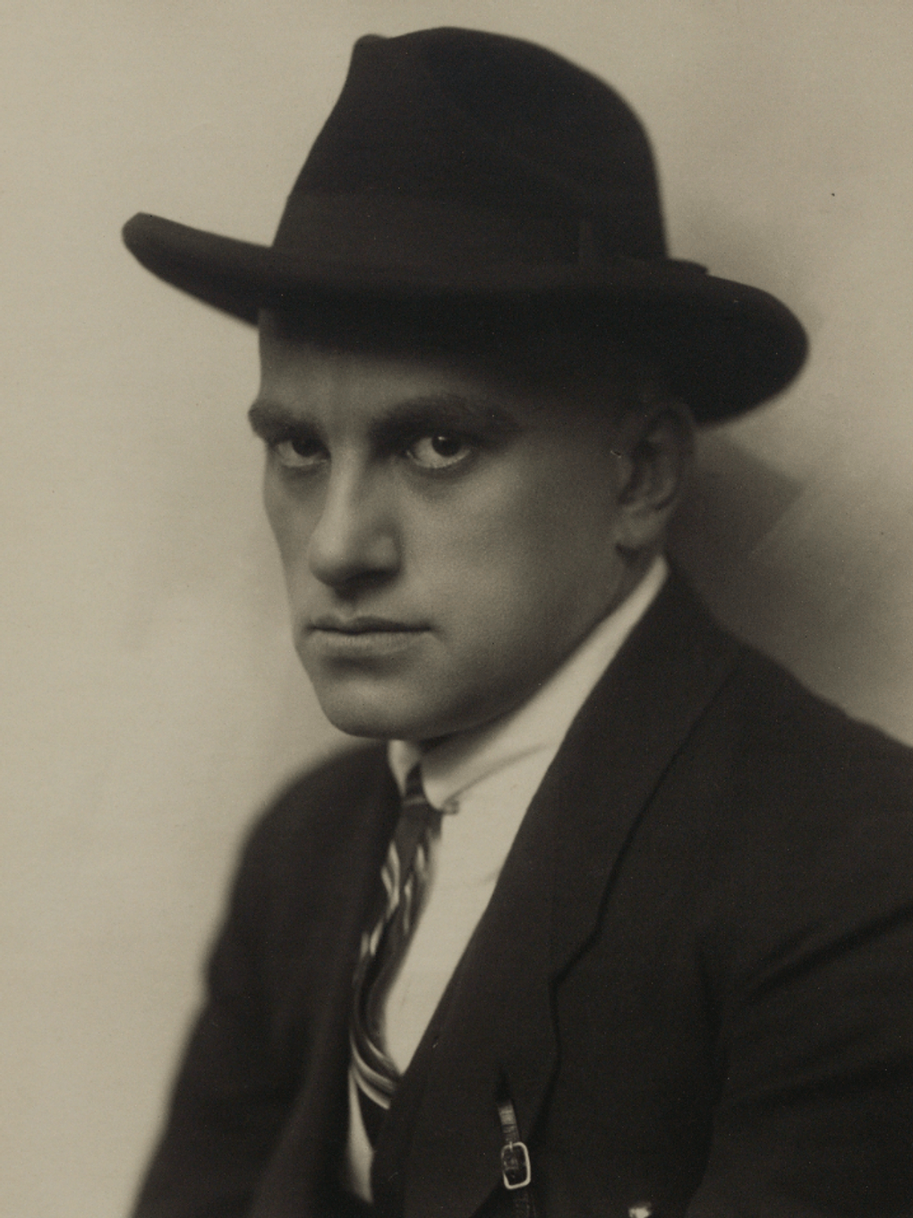 Неизвестный фотограф. Владимир Маяковский. Берлин, 1922 год. Государственный музей В.В. Маяковского, Москва