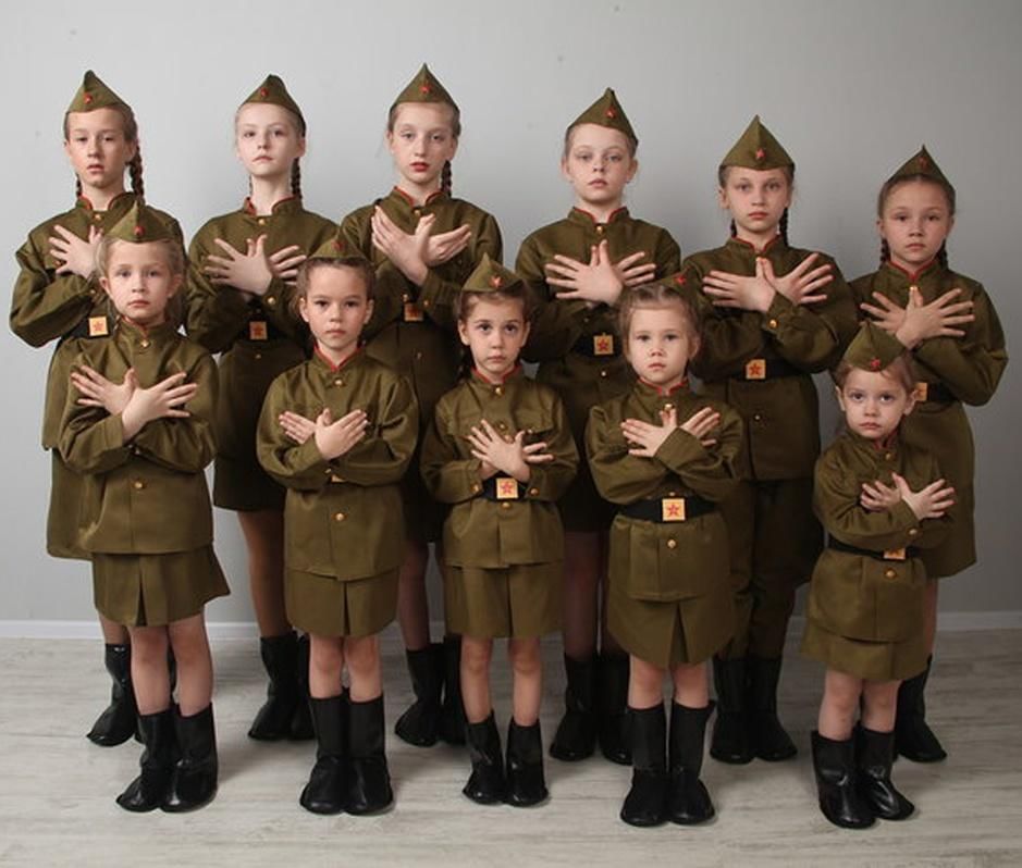 Военная форма для детей на 9. Дети в военной форме. Детская Военная форма. Детские военные костюмы. Дети в садике в военной форме.