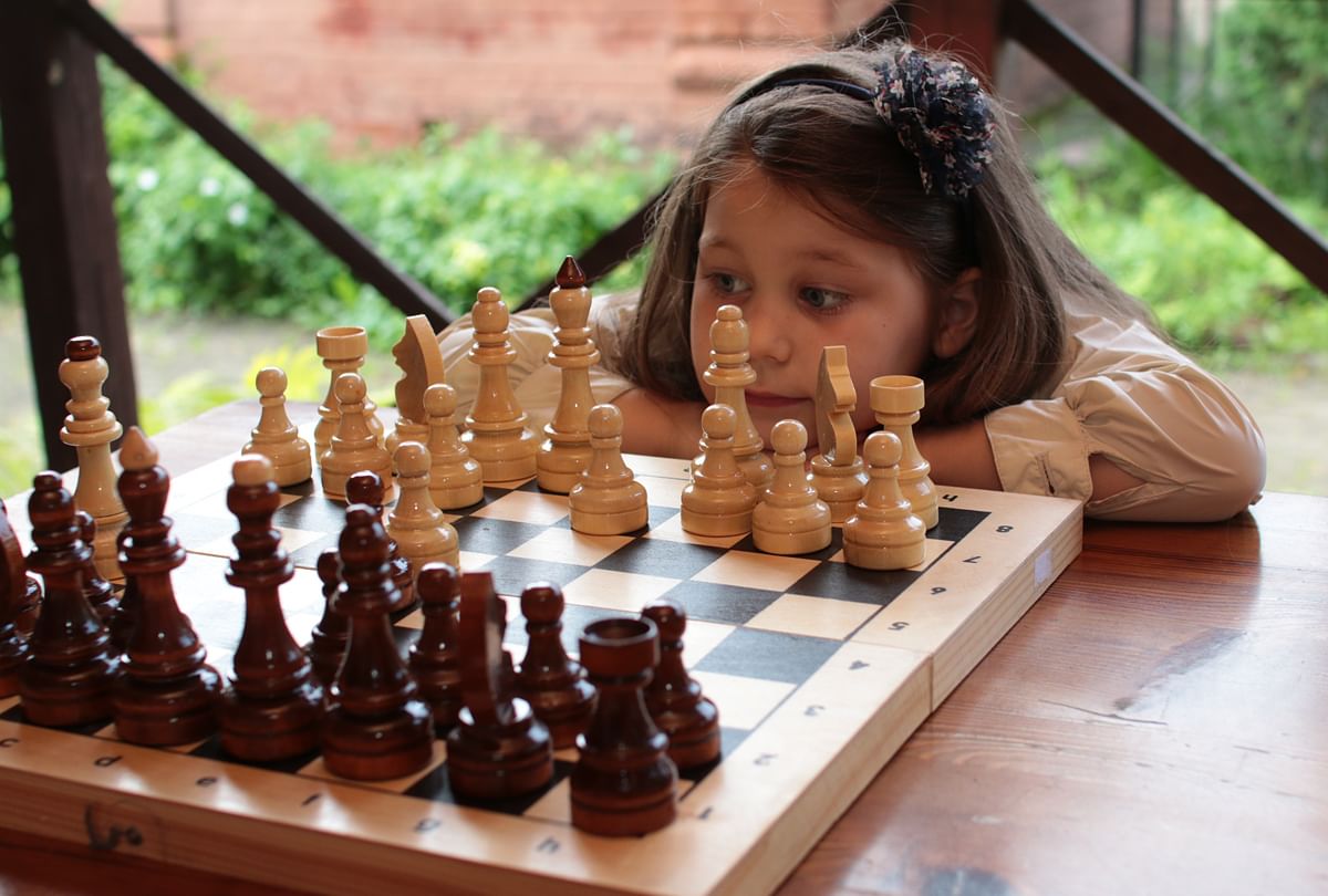 Шахматы френдс. 20 Июля Международный день шахмат. Всемирный день шахмат. Шахматный праздник. Шахматы картинки для детей.