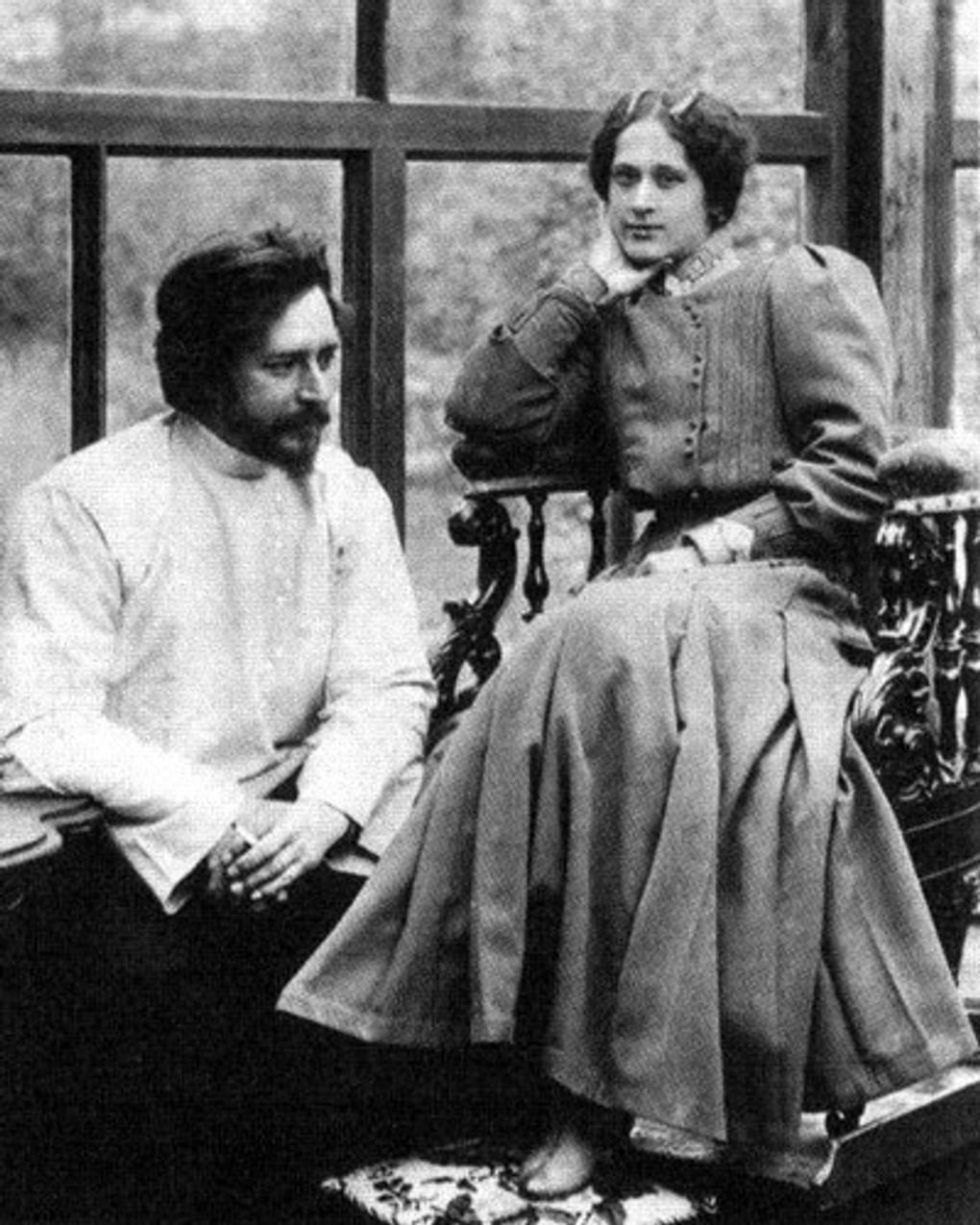 Леонид Андреев с первой женой Александрой Велигорской. 1905. Фотография Карла Буллы. Иллюстрация к книге Натальи Скороход «Леонид Андреев» (из серии «Жизнь замечательных людей»). Москва: Молодая Гвардия, 2013