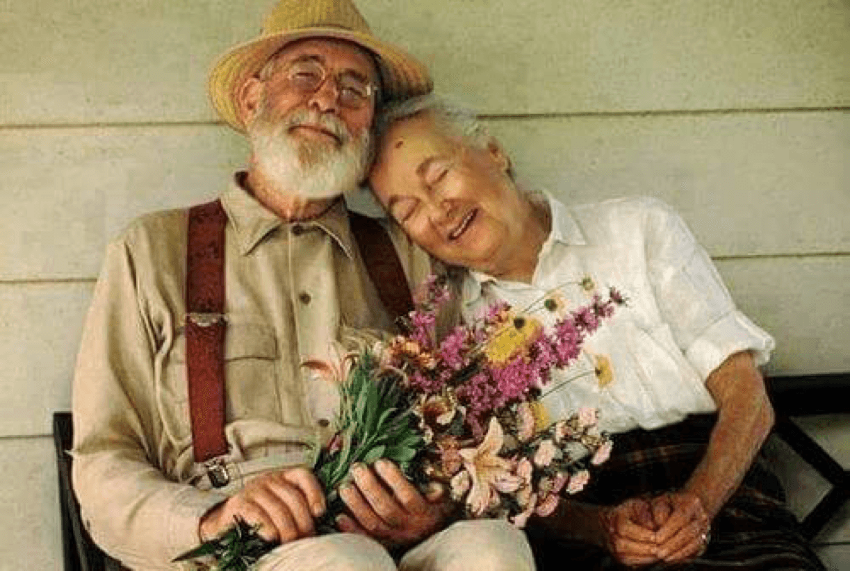 Про пожилого мужчину. Фотографии бабушек и дедушек. Пожилые люди с цветами. Милая бабушка и дедушка. Старики.