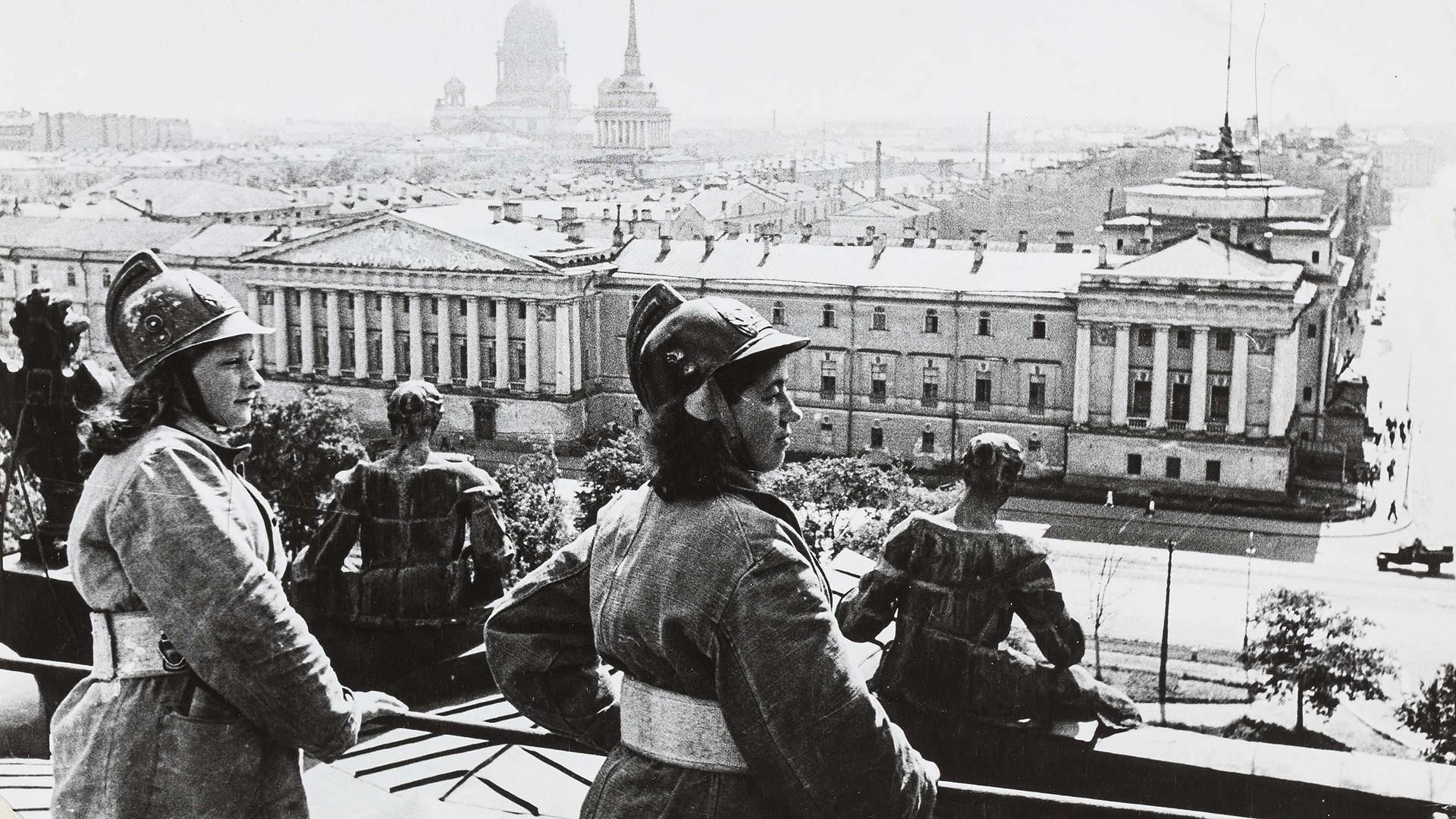 Фото санкт петербурга 1945 года