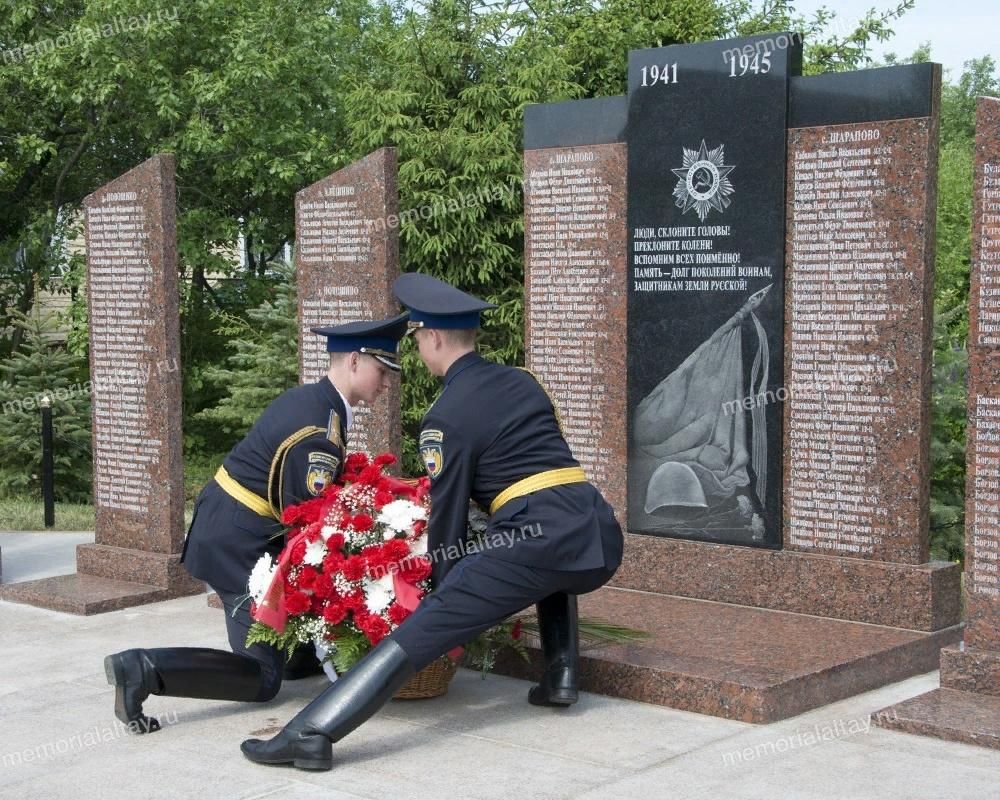 Мемориальный памятник погибшим воинам 1941-1945.