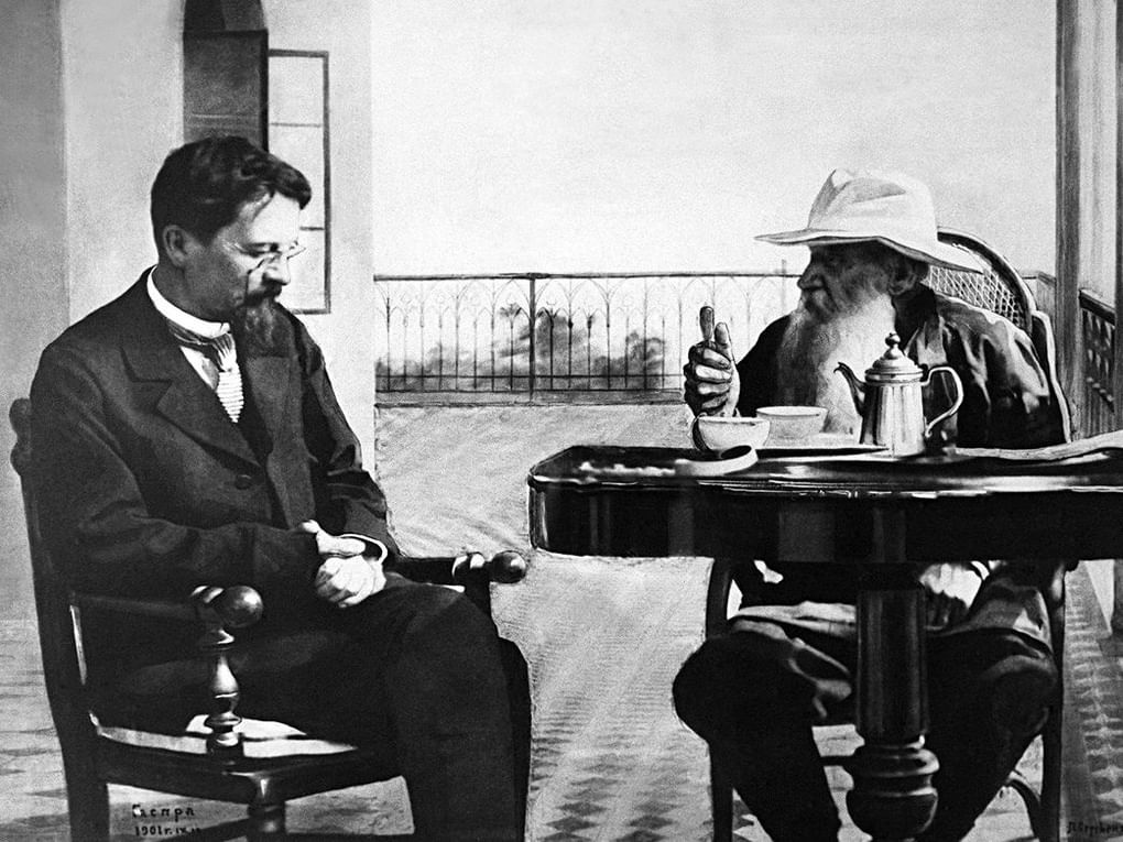 Писатель Лев Толстой беседует с Антоном Чеховым (слева). Гаспра, Крым, 1901 год. Фотография: Мультимедиа Арт Музей, Москва