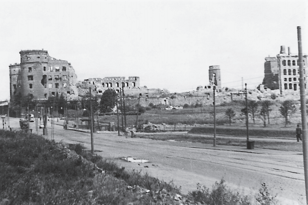 Руины Кенигсберского замка. 1965. Фотография: <a href="https://commons.wikimedia.org/w/index.php?curid=98276568" target="_blank" rel="noopener">commons.wikimedia</a> / <a href="https://creativecommons.org/licenses/by-sa/4.0" target="_blank" rel="noopener">CC BY-SA 4.0</a>