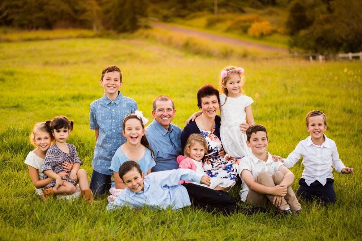 Most family. Классическая семья. Семейный портрет на природе. Фотоконкурс семья. Фотоконкурс семейный портрет.