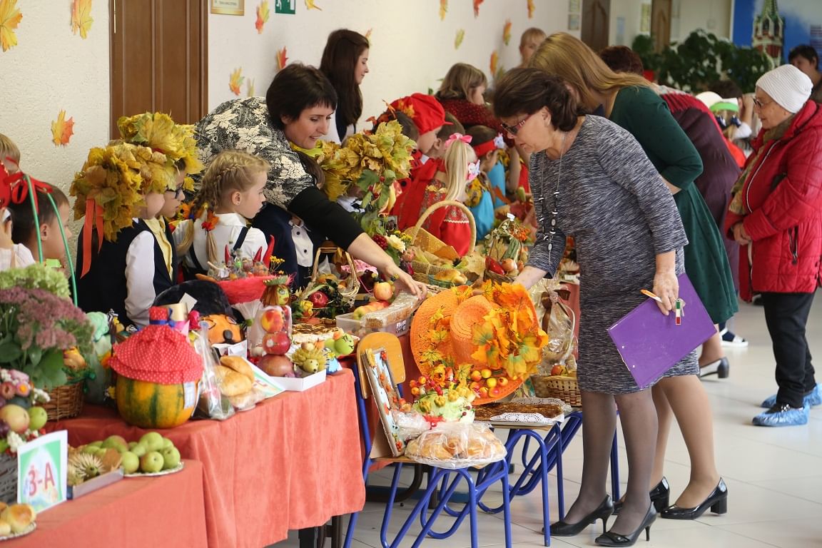 Осенняя ярмарка в школе. Ярмарка дары осени. Школьная ярмарка дары осени. Ярмарка осенние дары в школе. Дары осени праздник в школе ярмарка.