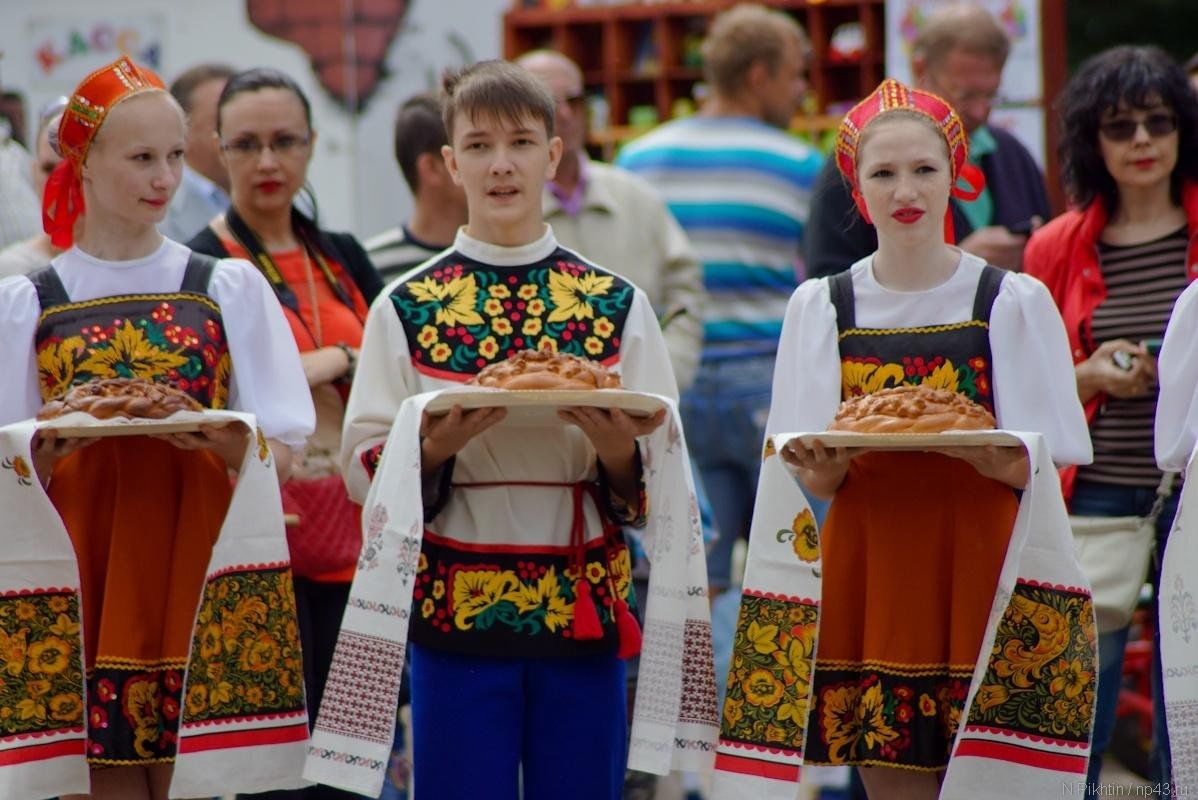 Позитивные вятские. Народы Кировской области. Кировская область Вятский народ. Фестиваль дружбы народов. Народы Вятки.