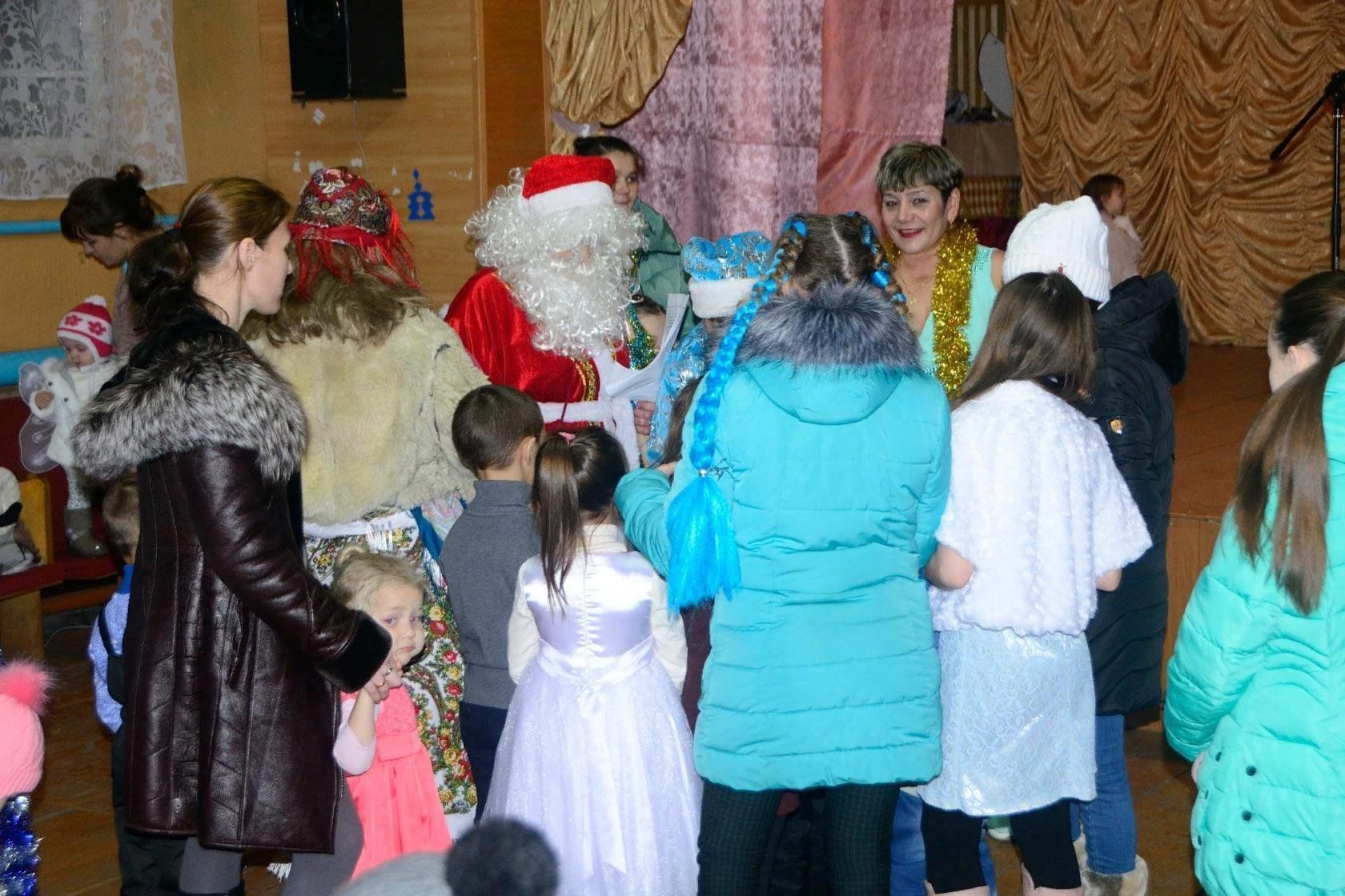 Дискотека в сдк. Сельский корпоратив. Новый год в деревенском клубе. Новогодняя дискотека в сельском клубе. Сельская дискотека на новый год.