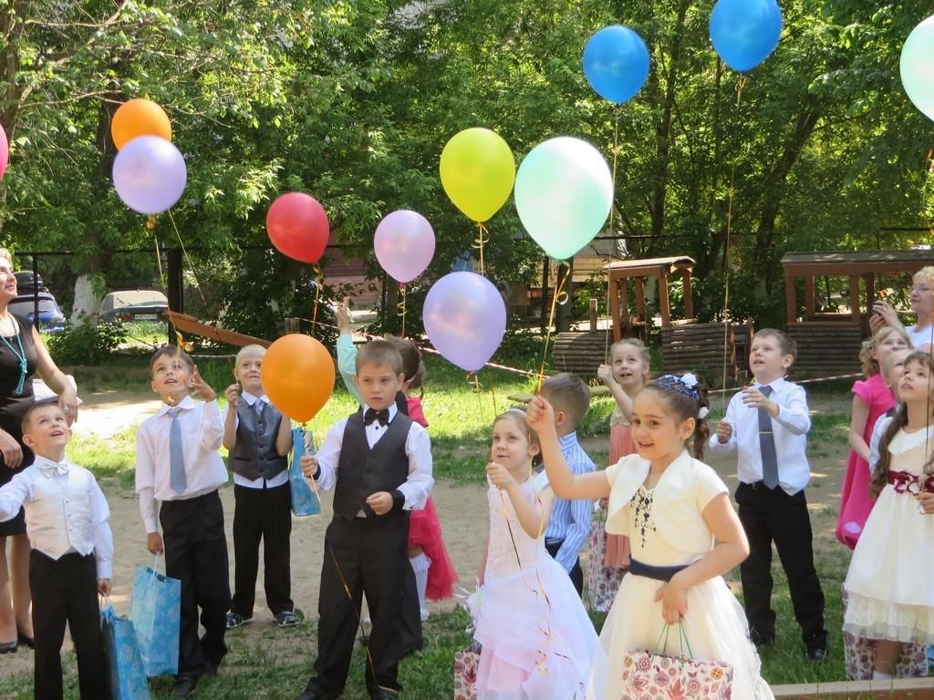 Выпуск детского сада фото. Выпускной в детском саду. Выпускной видетском саду. Шар выпускной детский сад. Выпускной в детском саду шарами.