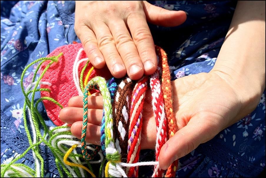 Славянские наузы: магия узелков и схемы плетения. Плетут что означает. Наузы славянская магия узелков схемы. Славянские наузы: магия узелков и схемы плетения. Плетение пояса на пальцах.