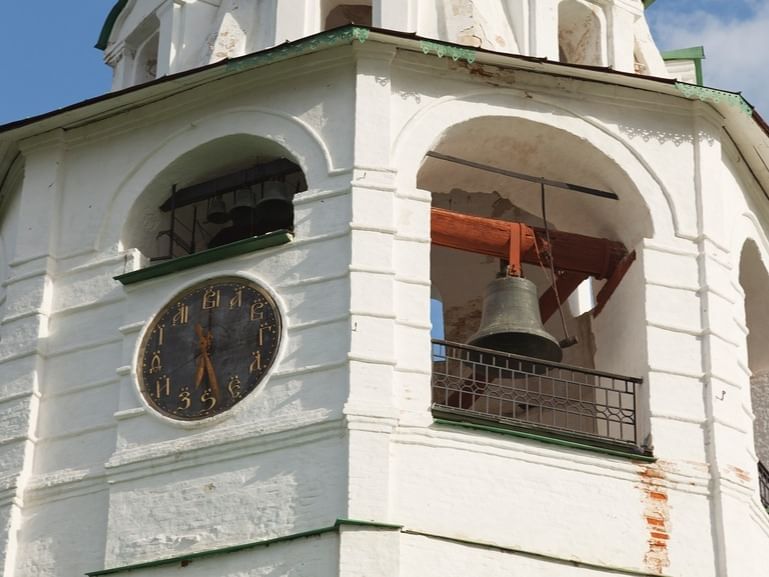 Часы в суздале. Соборная колокольня Суздаль. Колокольня Суздальского Кремля. Суздаль Кремль Соборная колокольня часы. Суздальский Кремль колокольня с часами.
