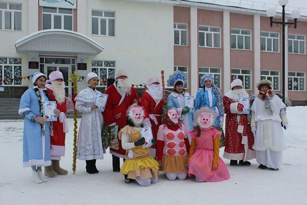 Конкурс дедов. Малояз Салаватский район РДК. Конкурс дедов Морозов и снегурочек. Салаватский районный дом культуры. Кирилловка конкурс дедов Морозов и снегурочек.