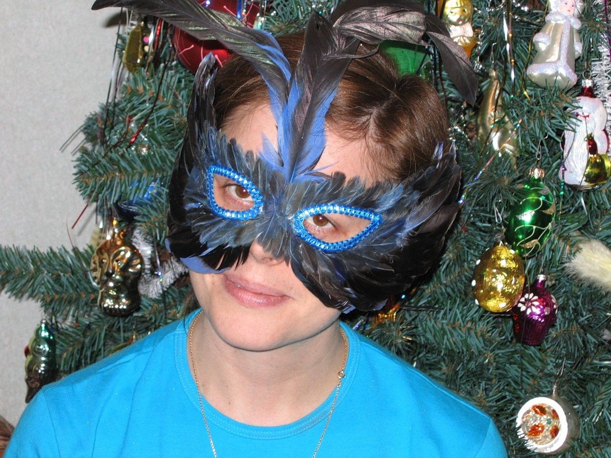 Сегодняшняя программа маска. Маска маскарад на новый год в детсадах. Новогодний карнавал конкурс масок для детей. Люди в новогодних масках для детей. Новогодние маскарад своими руками для мальчика.
