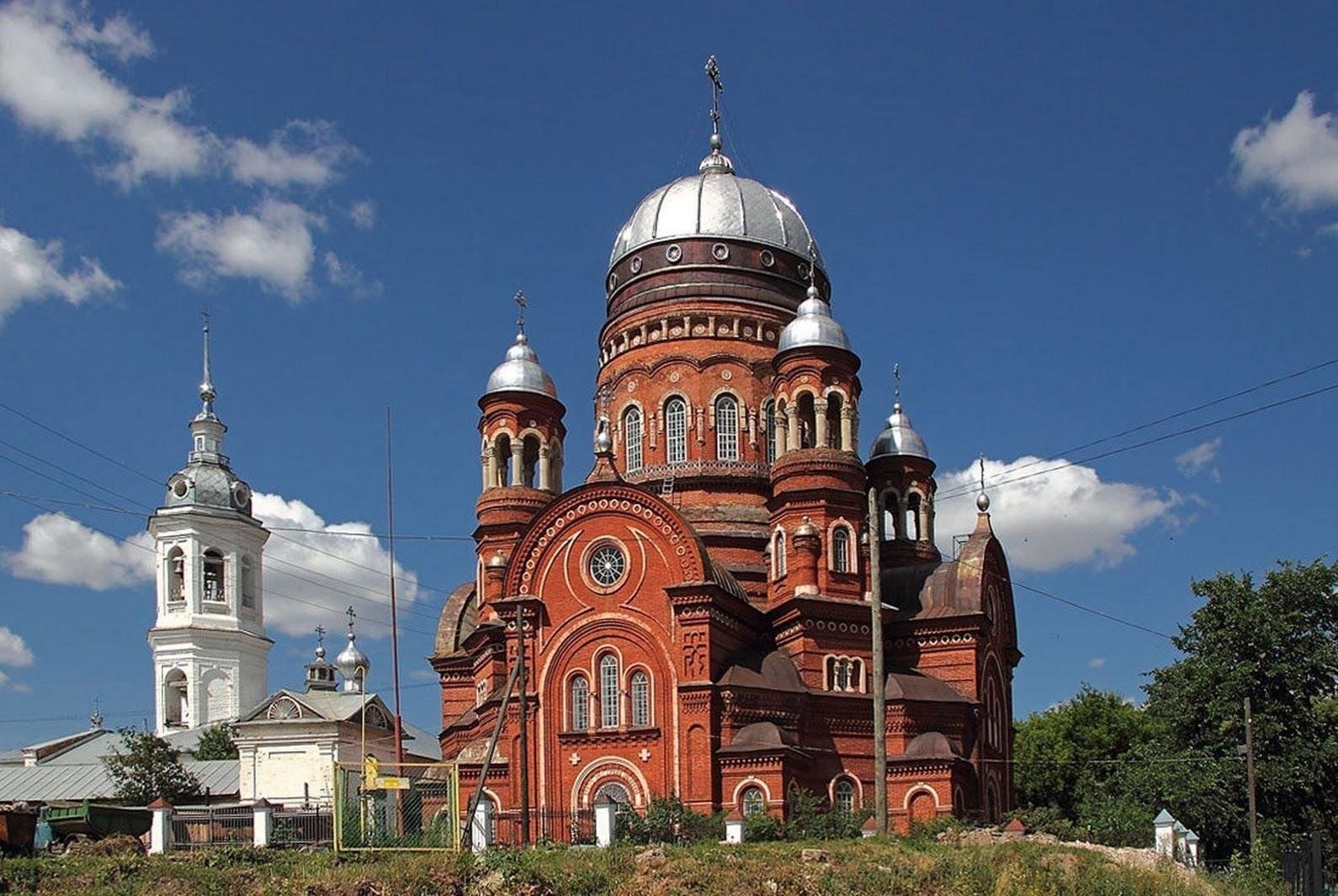 Уржум кировская. Свято Троицкий собор города Уржума. Свято-Троицкий собор (г. Уржум). Храм в Уржуме Кировской области. Уржум Троицкий собор Кировская область.