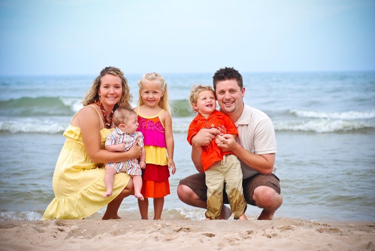 Семейная фотосессия на пляже