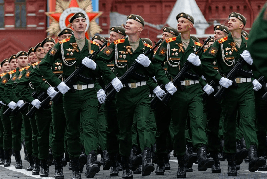 Военный парад. Солдаты на параде. Российская армия. Солдат Российской армии. Защитники отечества на английском языке