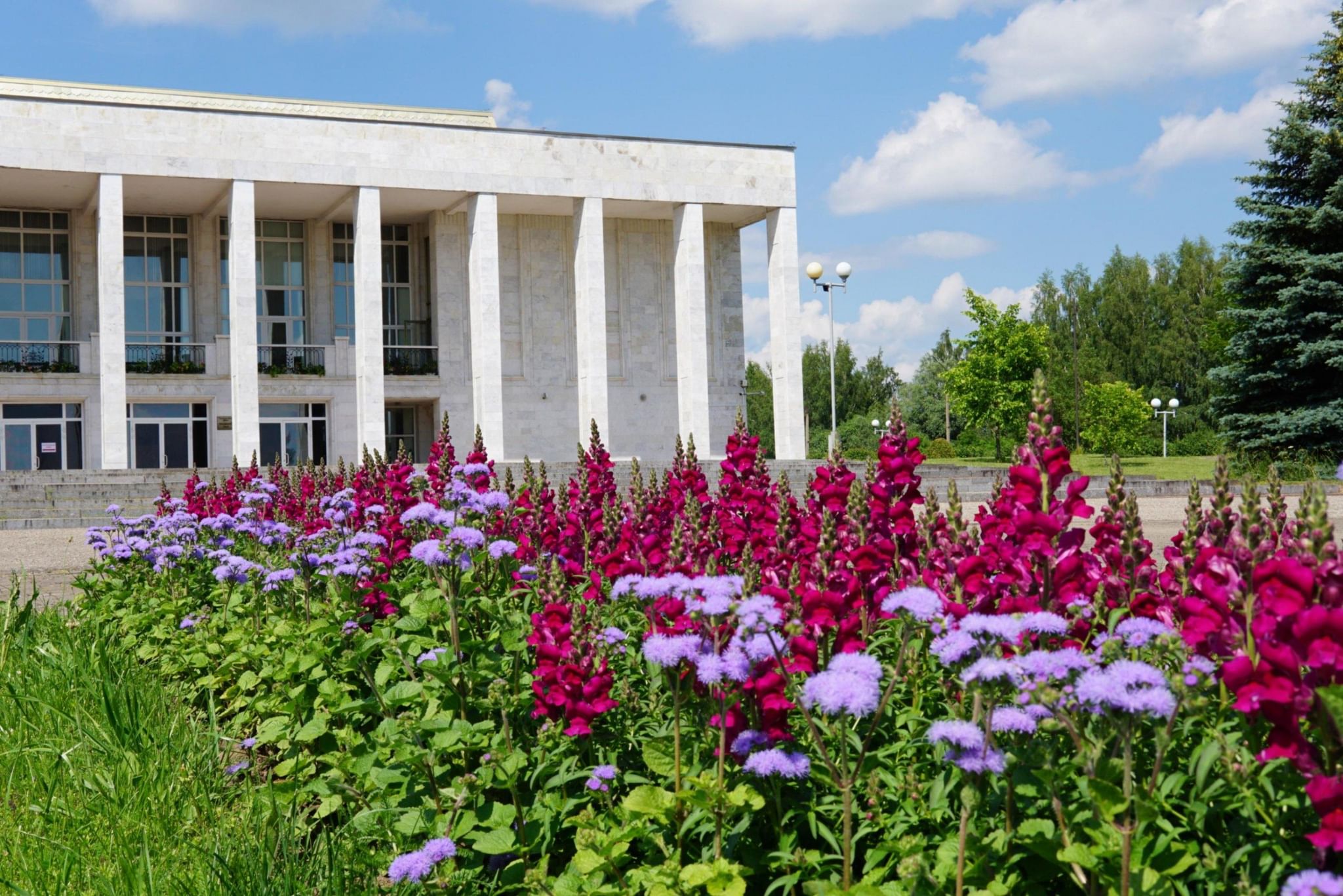 Вестник пушкиногорье. НКЦ Пушкинские горы. Научно-культурный центр Пушкинские горы. Дом культуры в Пушкинских горах. Универмаг Пушкинские горы.