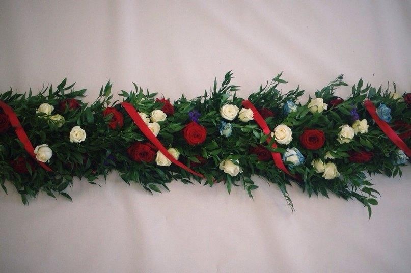 Новогодняя гирлянда на белом фоне. Венок с гирляндой. Венок новогодний 3д модель. Длинный венок. Елочная гирлянда.