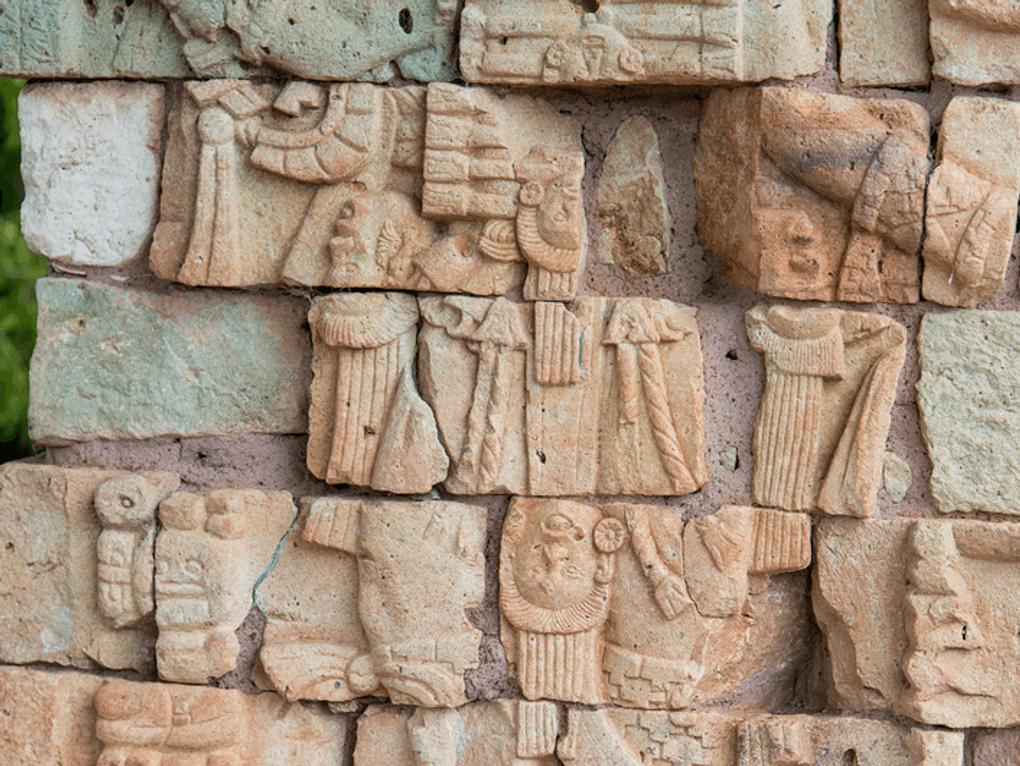 Руины майя на месте археологических раскопок. Копан Руинас, Гондурас. Фотография: Ingram Publishing / фотобанк «Лори»