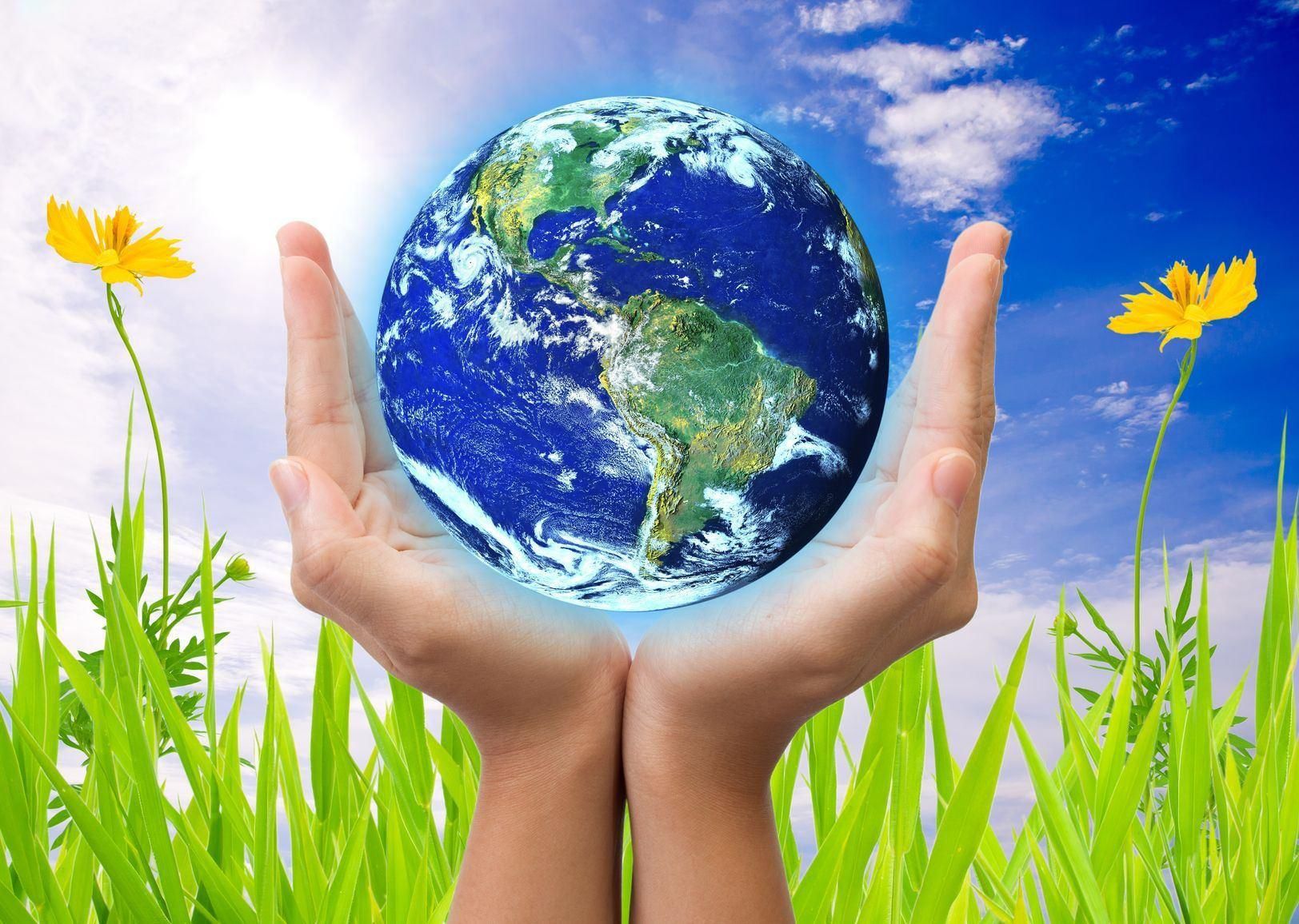 Что такое мир. Планета экология. Земной шар в руках. Чистота природы. Земля в руках.
