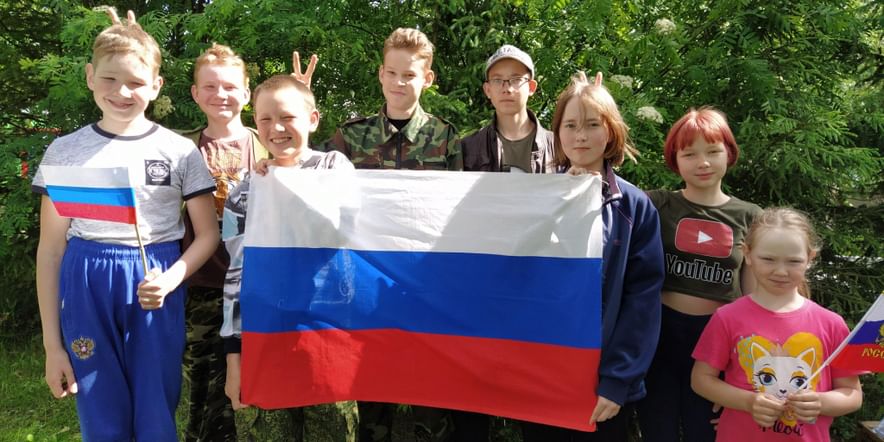 Основное изображение для события Час истории «Над нами реет флаг России»