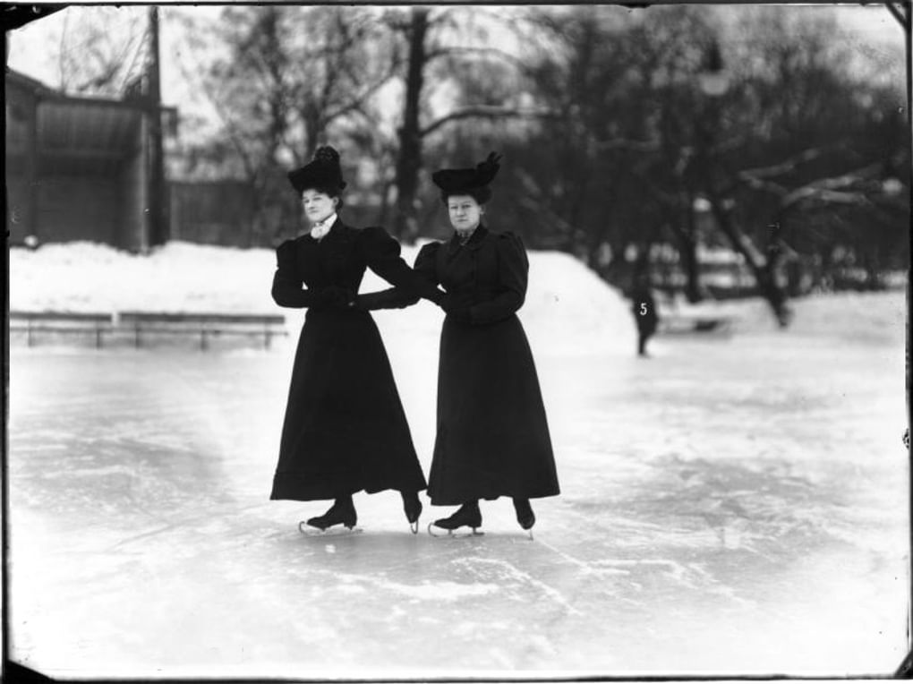 Юсуповский сад. Женщины на катке. 1900 год. Фотография: неизвестный автор