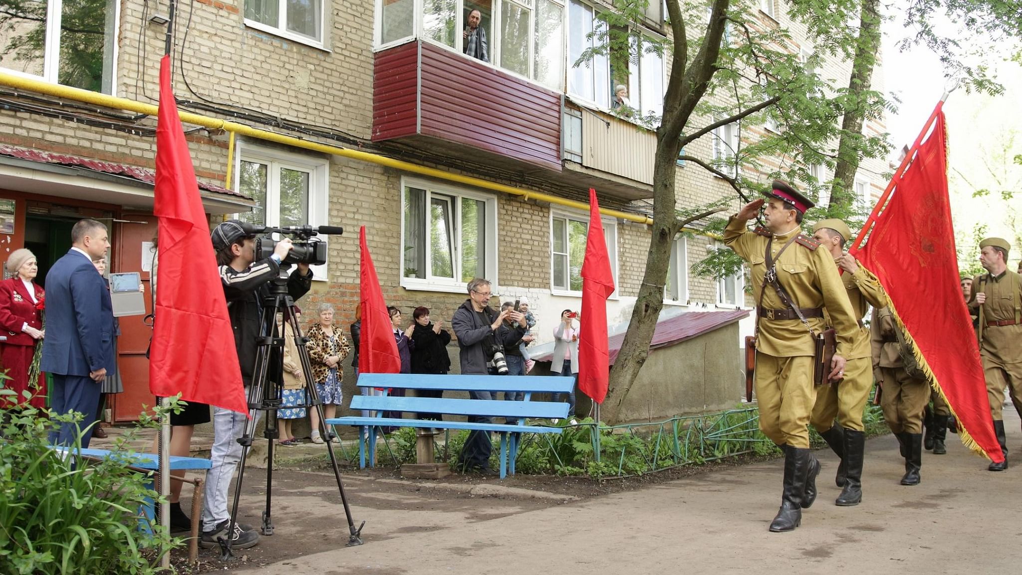 Парад у дома ветерана описание фото