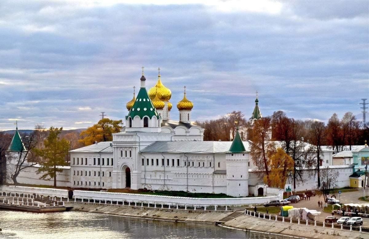 Ипатьевский монастырь кострома фото