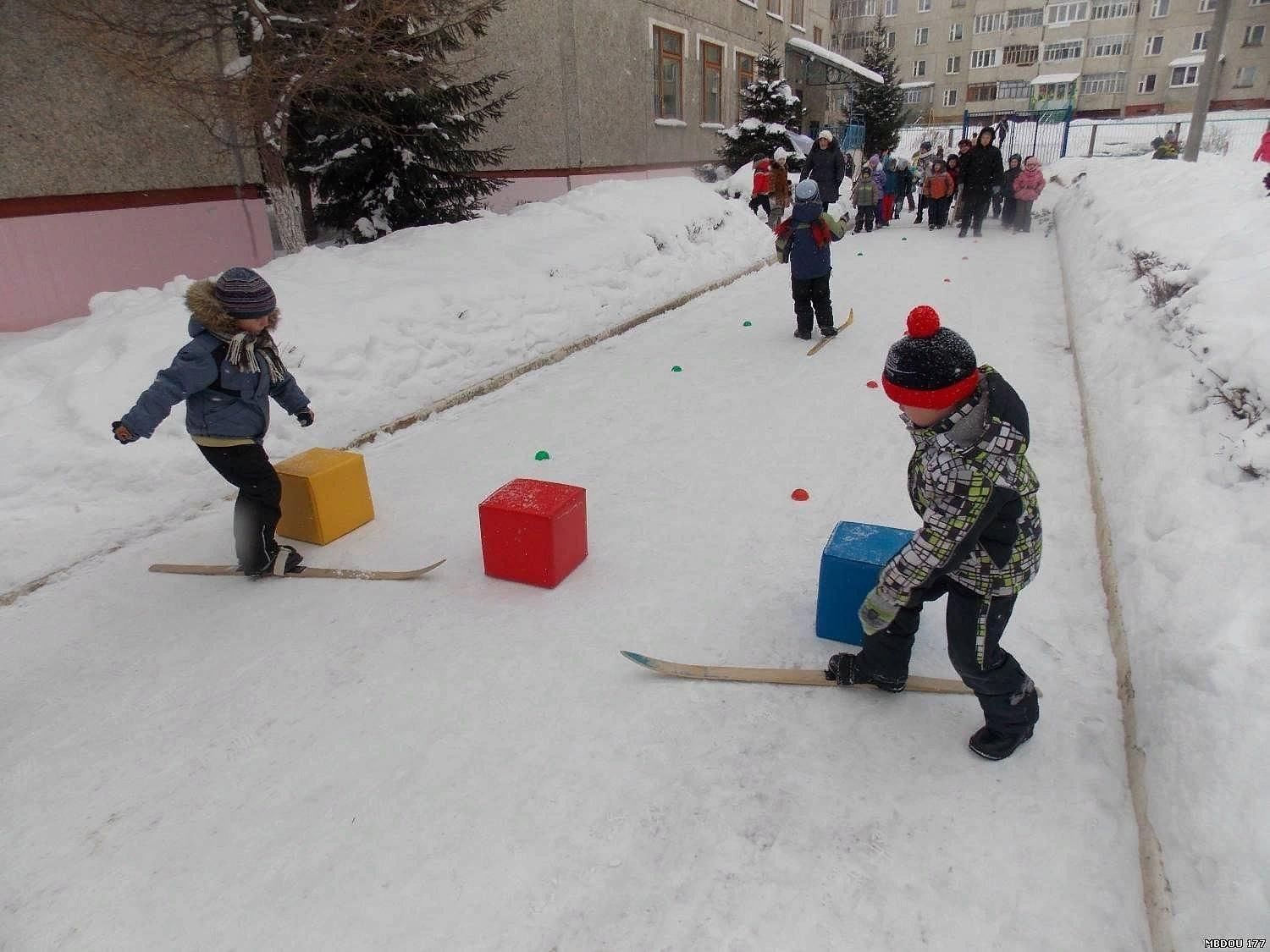 Игры можно играть зимой. Зимние развлечения. Зимние эстафеты для детей на улице. Соревнования на улице зимой для детей. Забавы для детей на улице зимой.