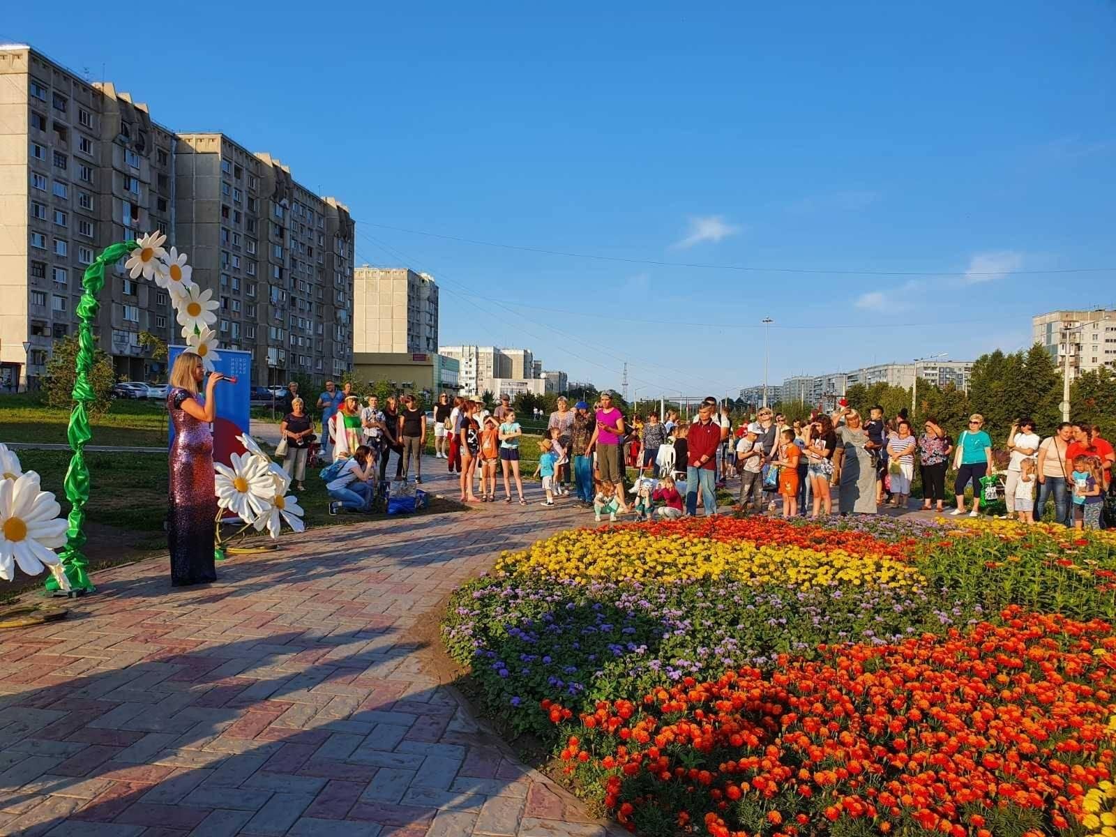 Когда день города в новокузнецке. День города Новокузнецк. Новокузнецк поездки. День семьи и верности 2023. День семьи любви и верности мероприятия.