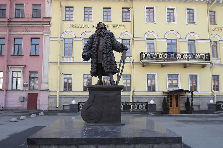 Скульптор архитекторы. Памятник Доменико Трезини на Университетской набережной. Доменико Трезини в Петербурге. Зодчие Санкт-Петербурга Трезини. Памятник Доменико Трезини на Васильевском острове