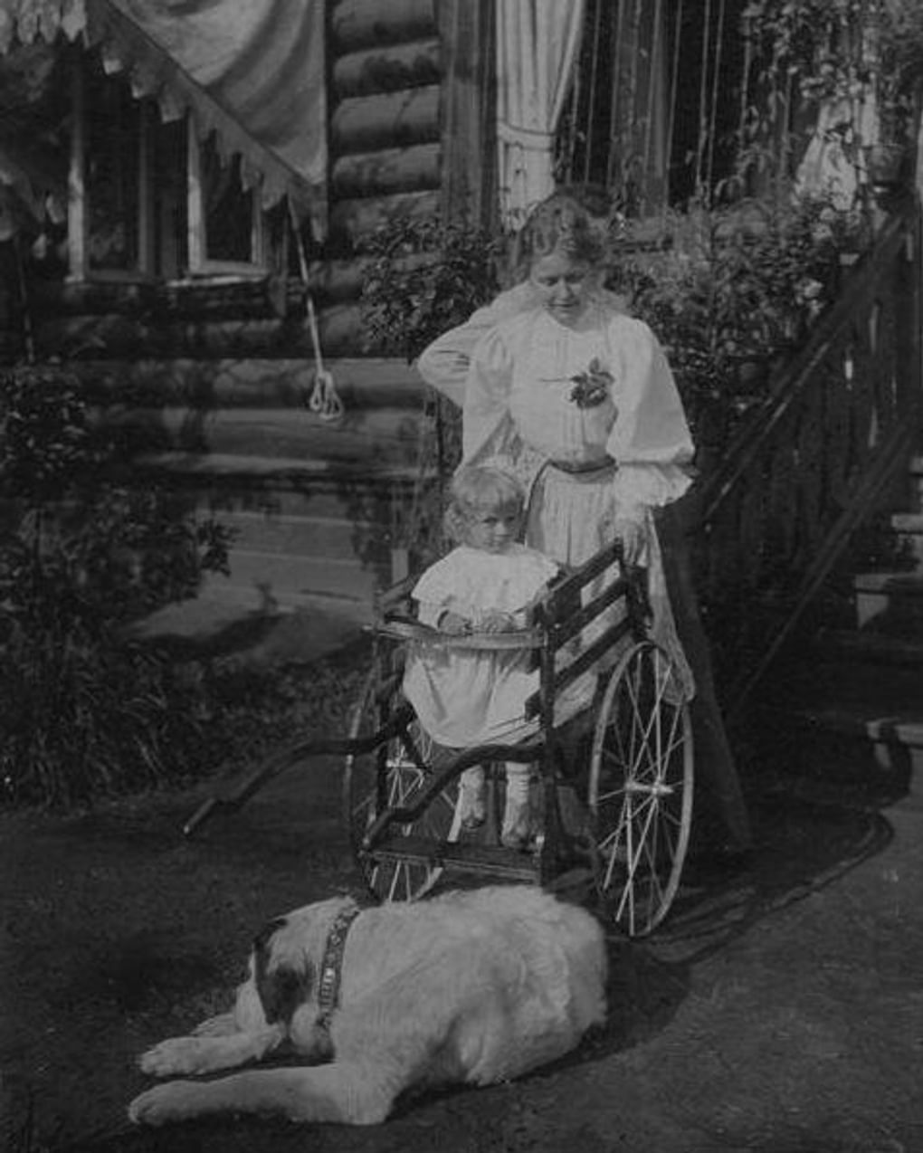 Георгий Милляр в детстве с няней. 1904 год. Государственный центральный музей кино, Москва
