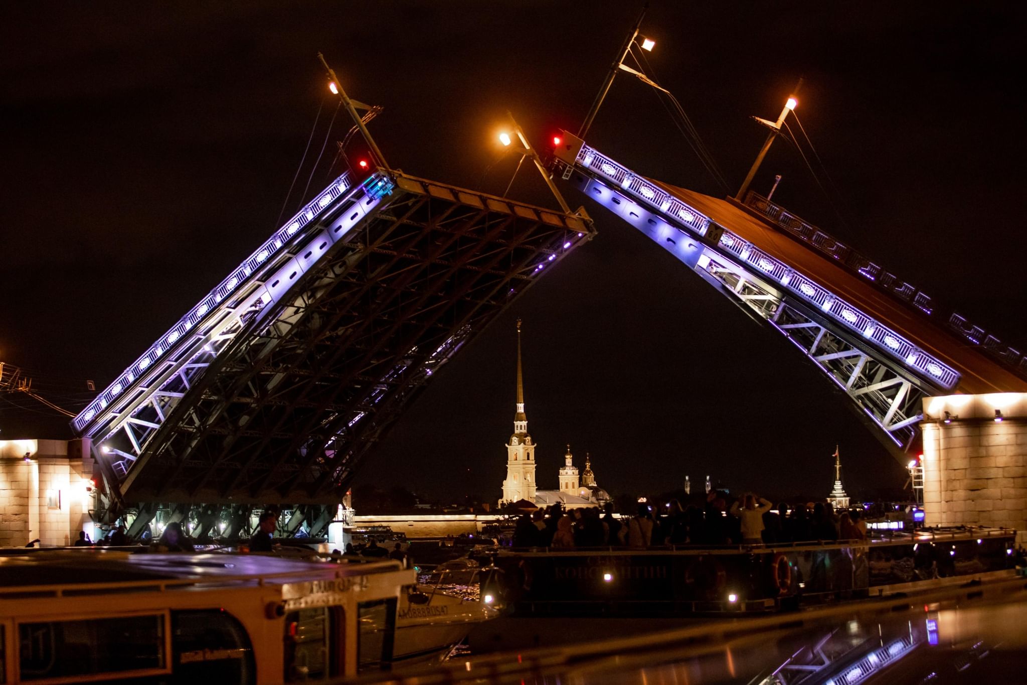 Куда сходить сегодня в санкт петербурге вечером. Разводные мосты в Санкт-Петербурге 2022. Разводной мост в Санкт Петербурге 19.10.2022. Поющие мосты в Санкт-Петербурге 2022. Санкт-Петербург сейчас 2023 разводной мост.