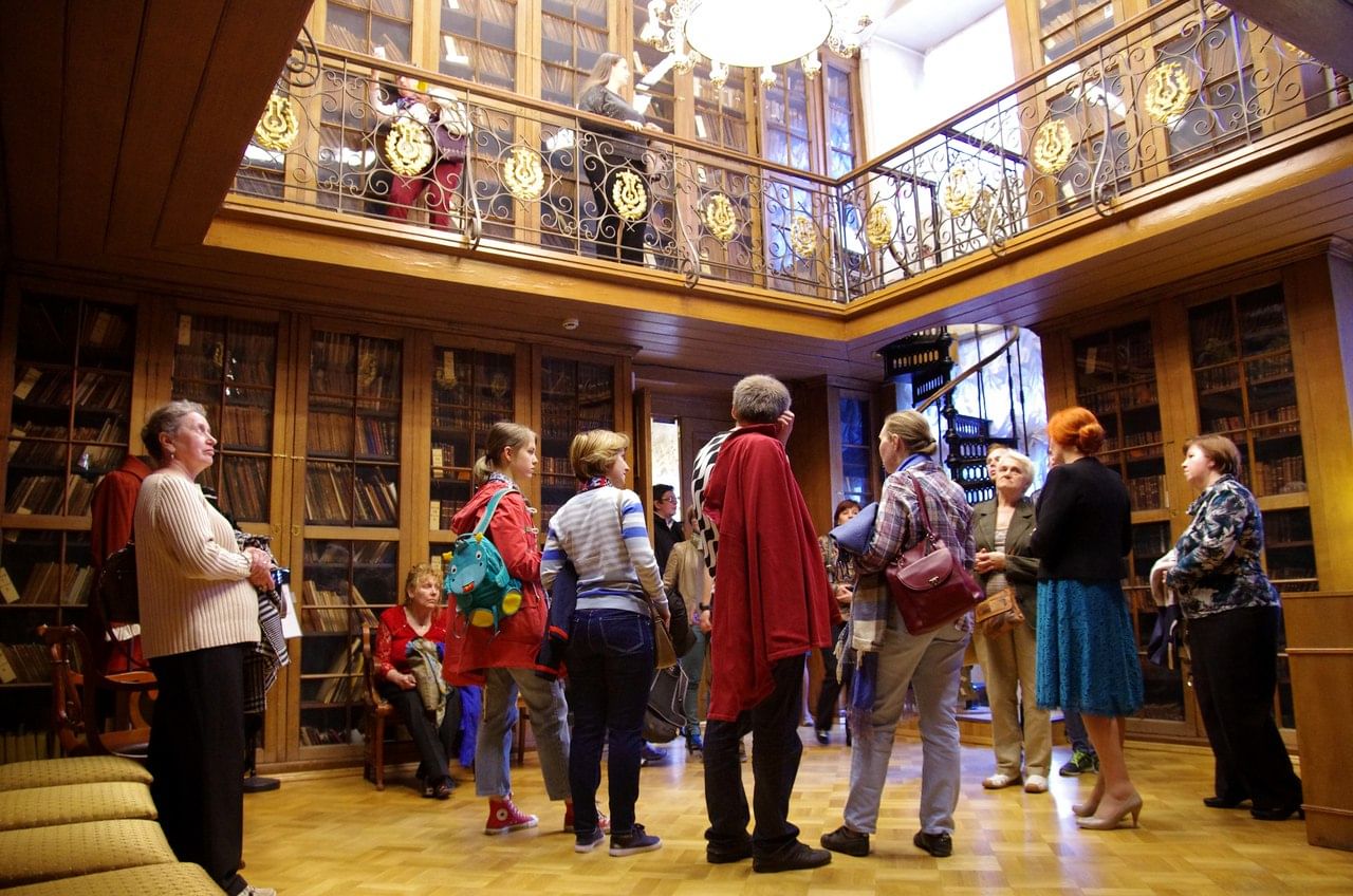 Theatre library. Санкт-Петербургская государственная Театральная библиотека. Государственная Театральная библиотека СПБ. Театральная библиотека Санкт-Петербурга сотрудники. Театр в библиотеке.