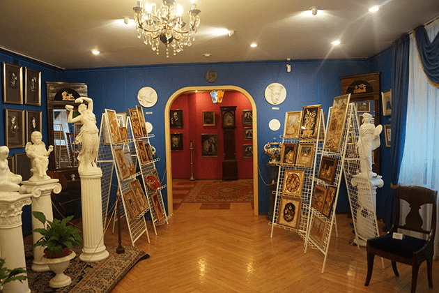 Выставка время спб. Музей Анны Ахматовой в Санкт-Петербурге. Питер музей на Автовской 14 фотографии.