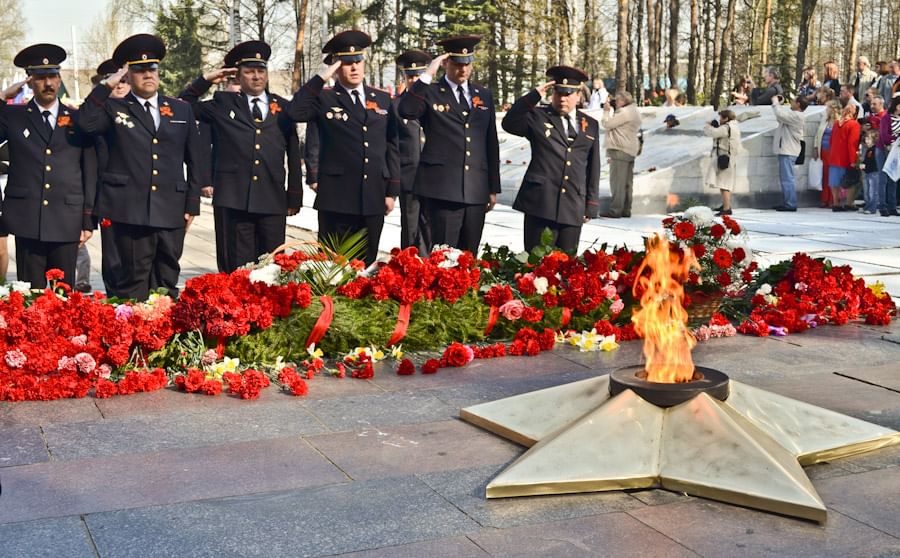 9 мая день победы вечный огонь