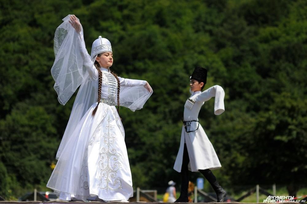 Карачаево балкарцы и Кабардино Черкесы