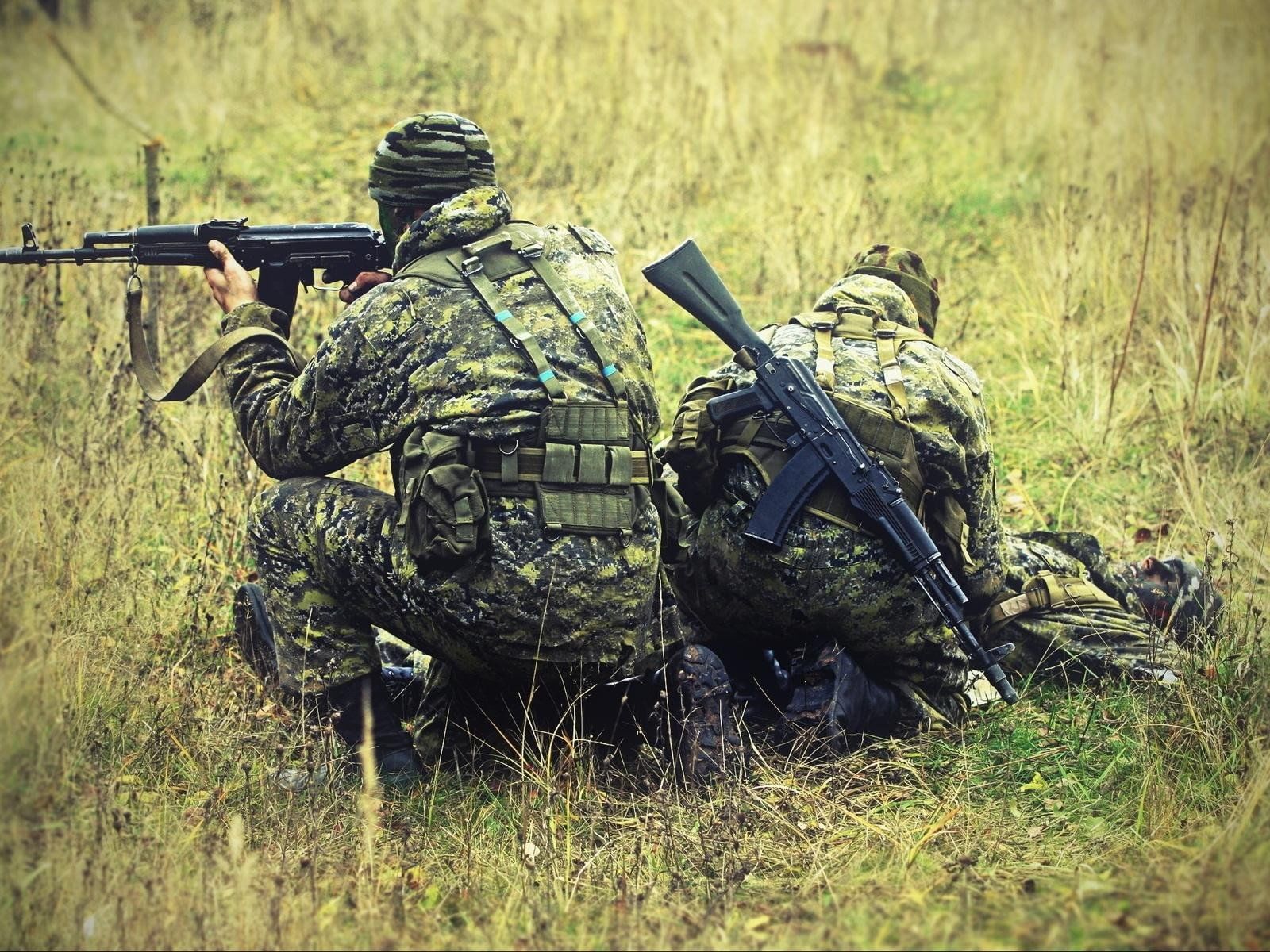 Боевые дни. Русский солдат в камуфляже. Солдаты разведки. Штурм базы. Военная разведка своих не бросаем.