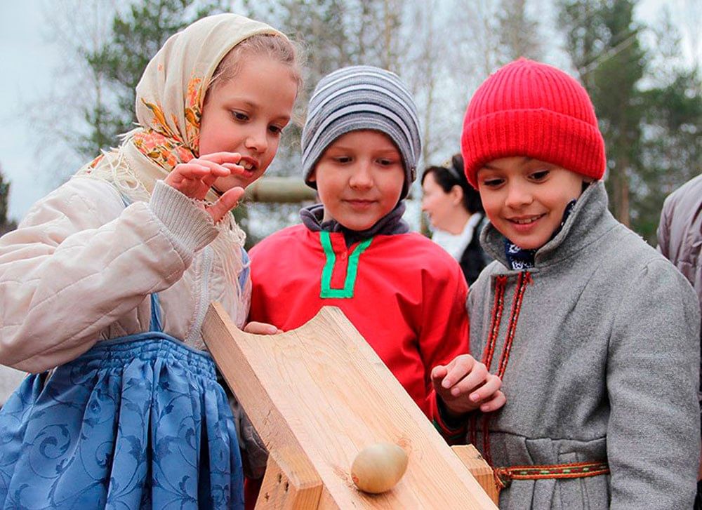 Катание пасхальных яиц картинки