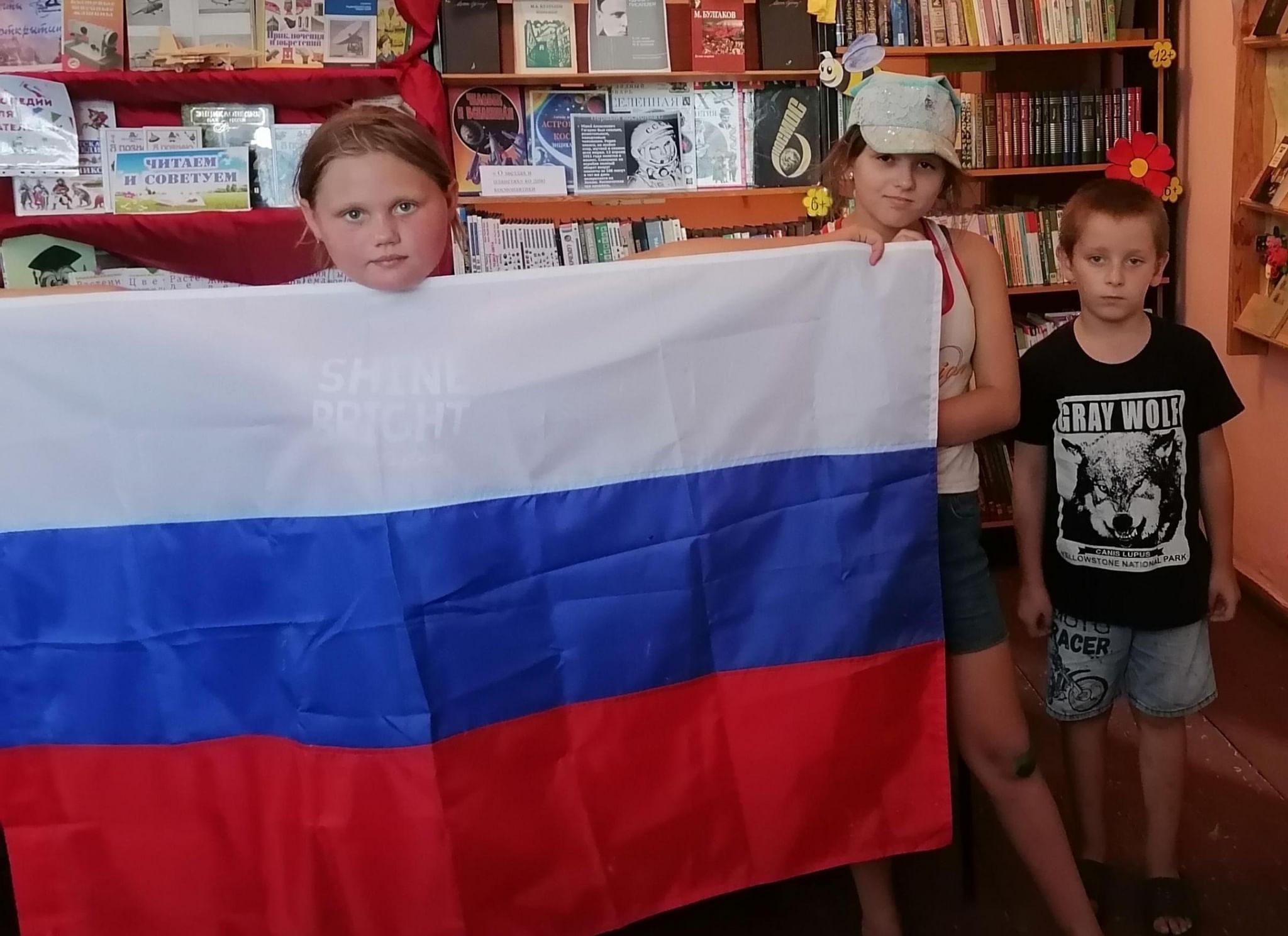 Флаги реют. Гордо реет наш флаг. 22 Августа день флага России. Флаг России 2022. Флаги для мероприятий