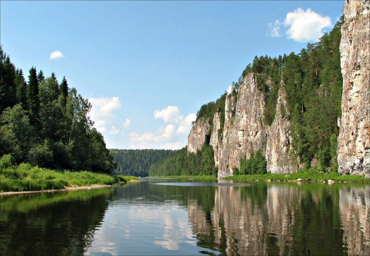 Средний урал. Природный парк река Чусовая. Река Чусовая Первоуральск. Уральские горы Пермский край Чусовая. Река Чусовая Уникум Урала.