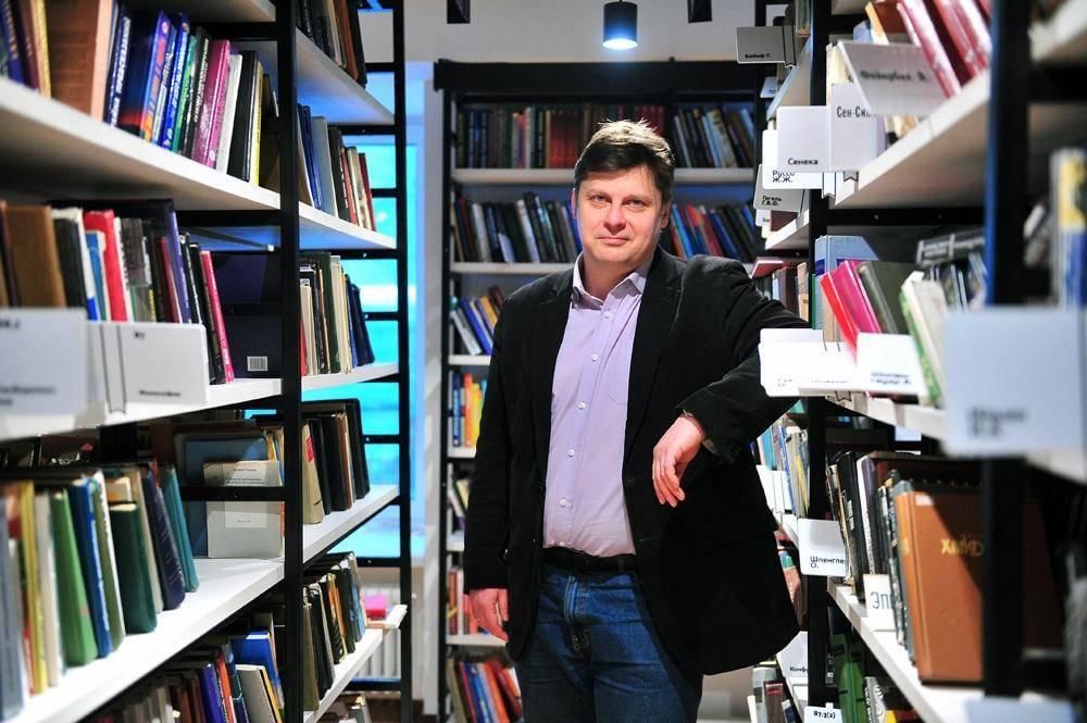 Life library. Лисицкий библиотека Достоевского. Андрей Лисицкий библиотека Достоевского. Москва Лисицкий Андрей библиотека. Лисицкий Андрей Викторович.