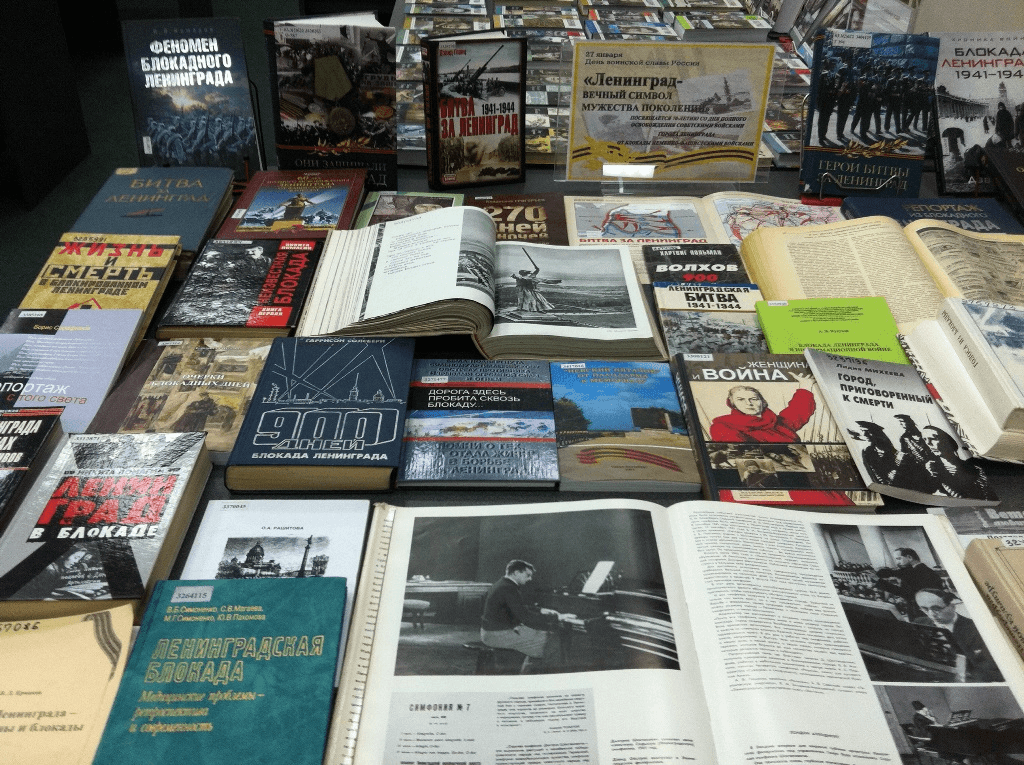 дорога жизни ленинград. выставка дорога жизни. прорыв блокады ленинграда. мультимедийная выставка вспомним. выставка по блокаде ленинграда в библиотеке.