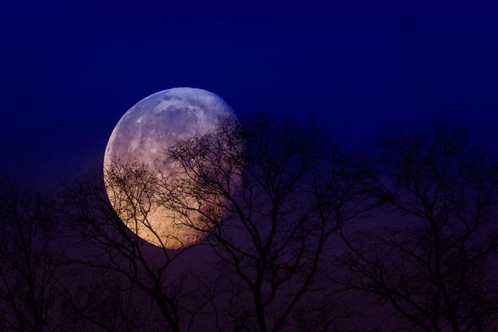 Как красиво подписать фото с луной