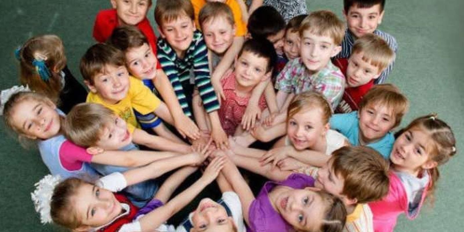 Группы детей в москву. Детский коллектив. Дружные дети. Группа детей. Коллектив детей в школе.