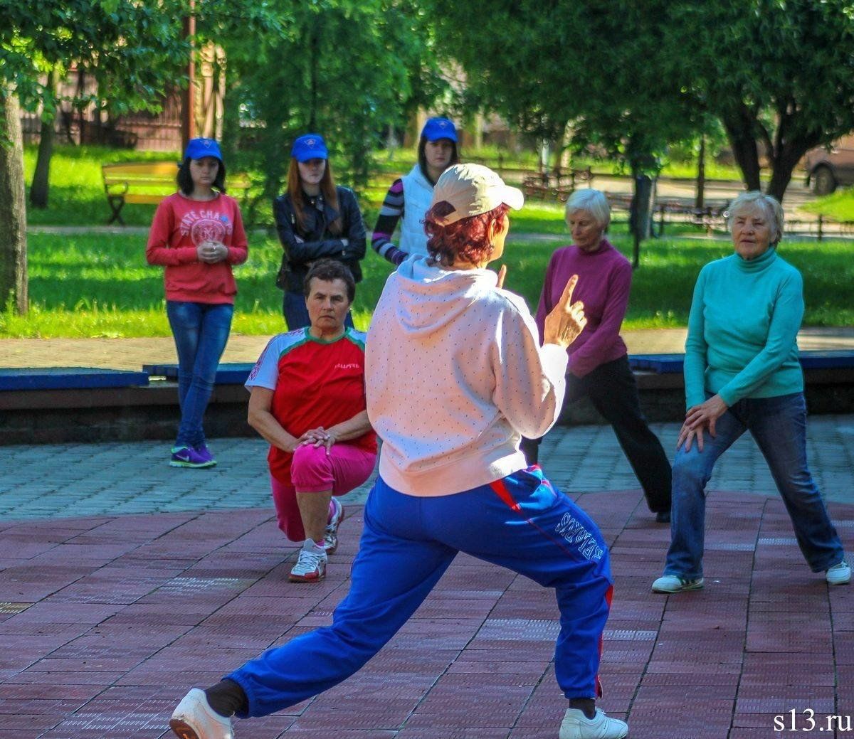 Зарядка школьников на улице