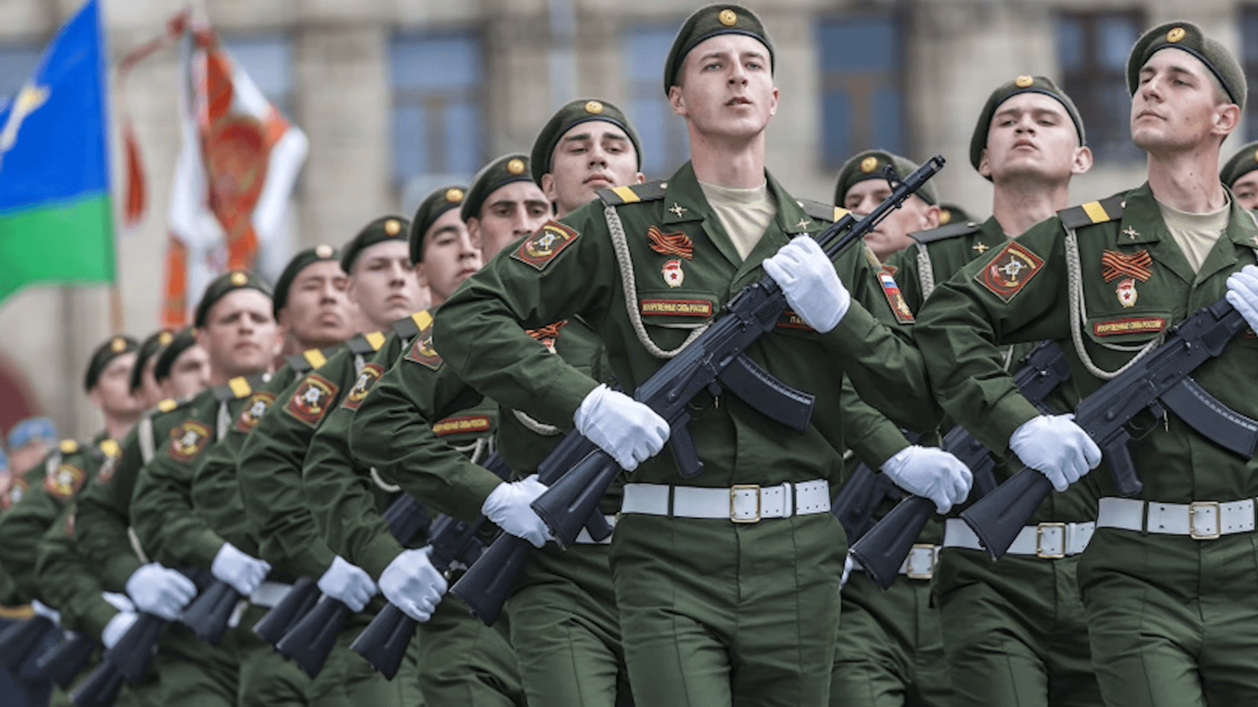 Российская армия сильна. Солдаты на параде. Строй солдат. Российский солдат на параде. Русские солдаты на параде.