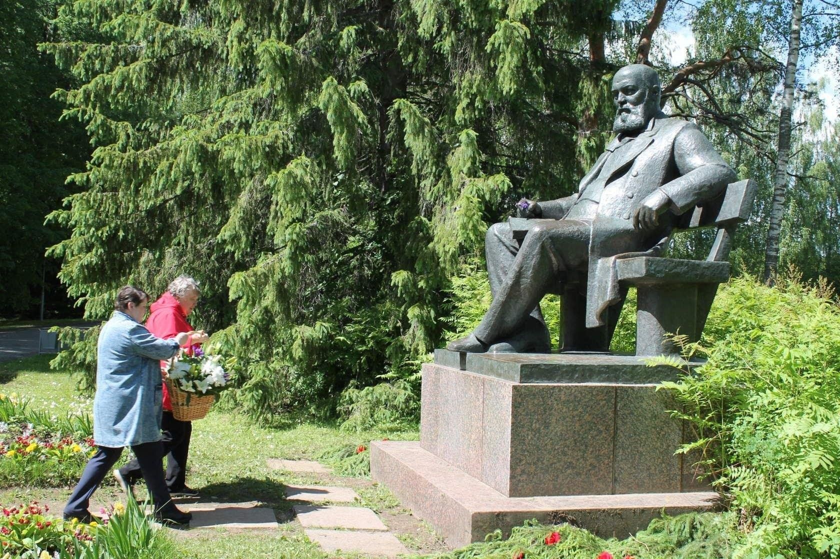 малый театр памятник островскому